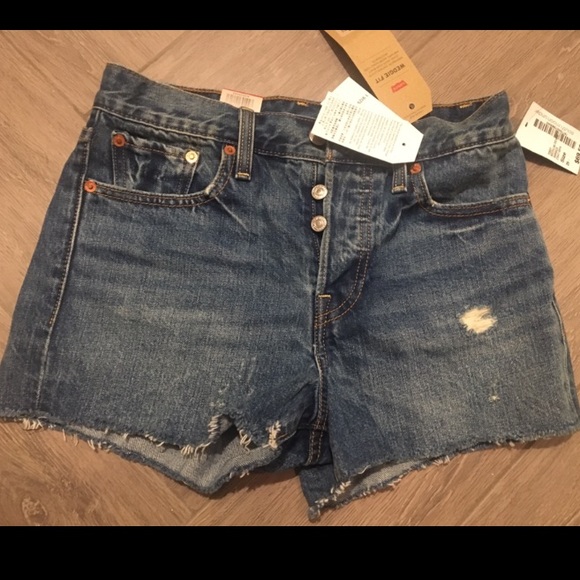 Levi's Pants - Levi’s wedgie fit jean shorts size 25